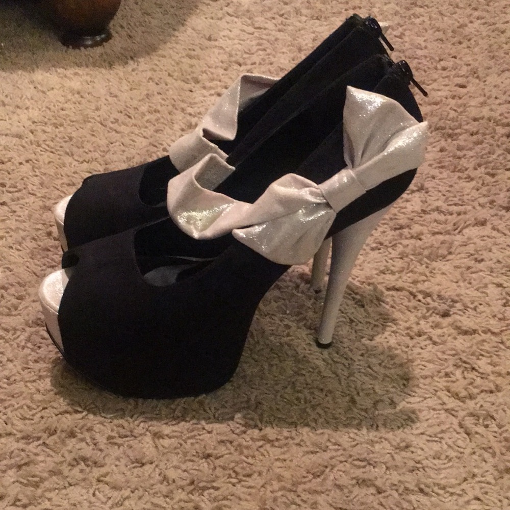 Black Heels w/ Glitter Bow